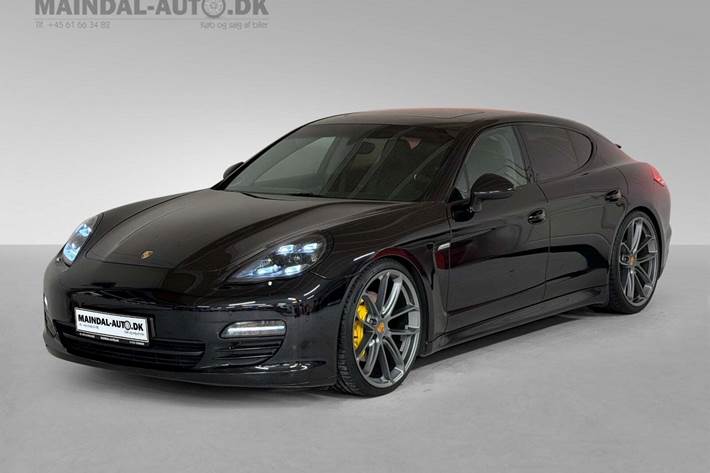 Gul Porsche Panamera 4S fra 2011