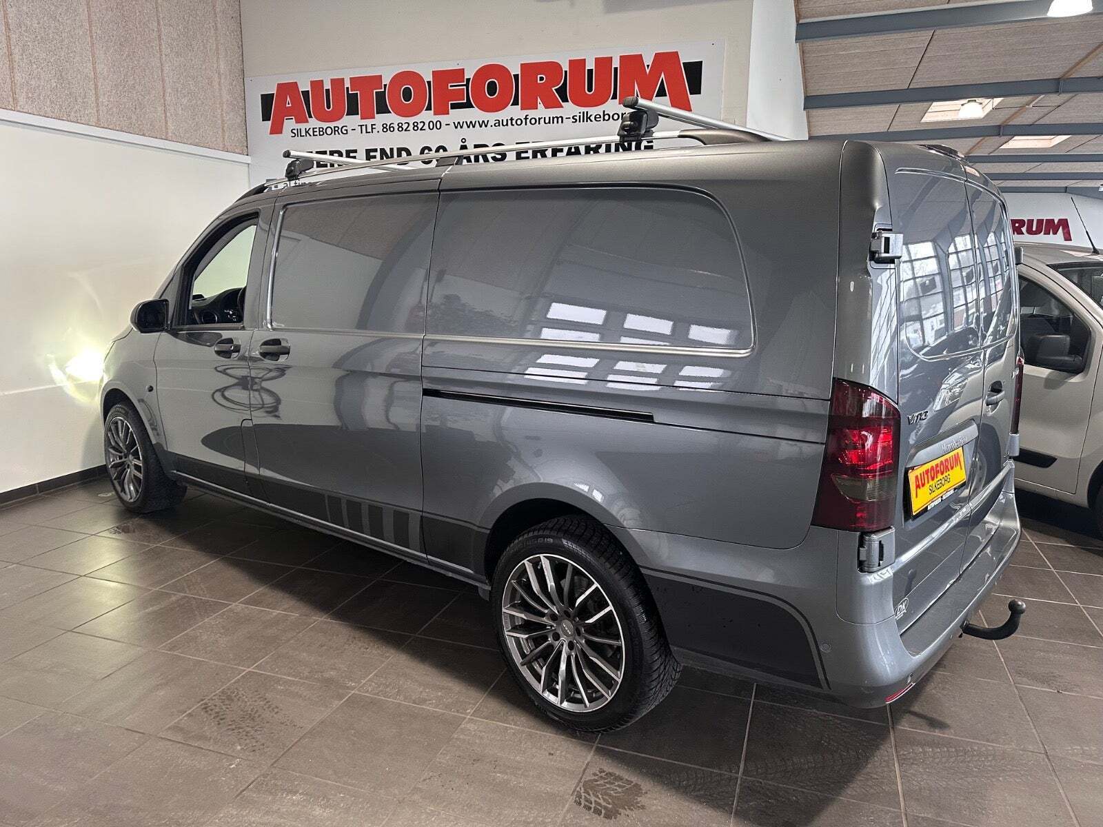 Grå Mercedes Vito 119 fra 2024