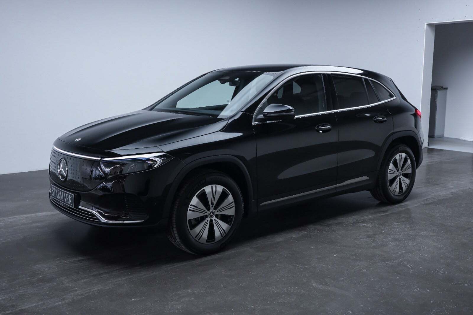 Sort Mercedes EQA350 fra 2024