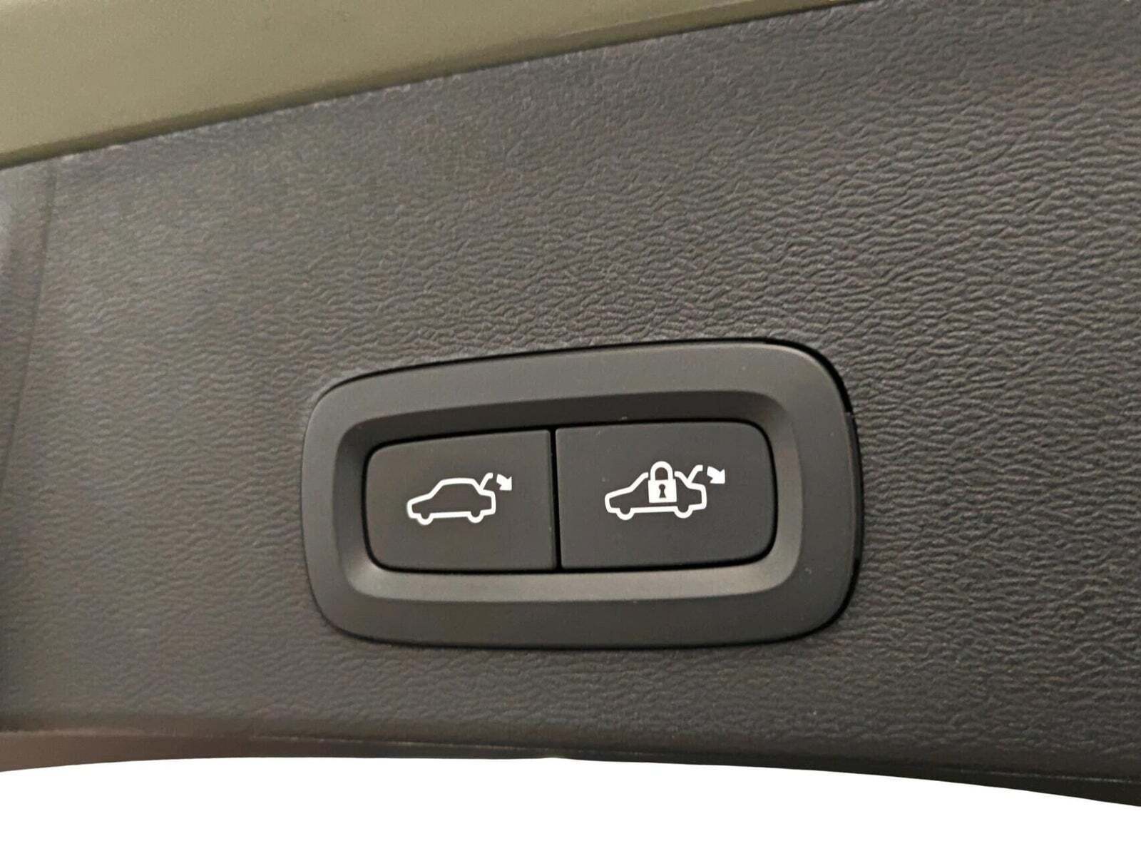 Grøn Volvo XC40 fra 2023