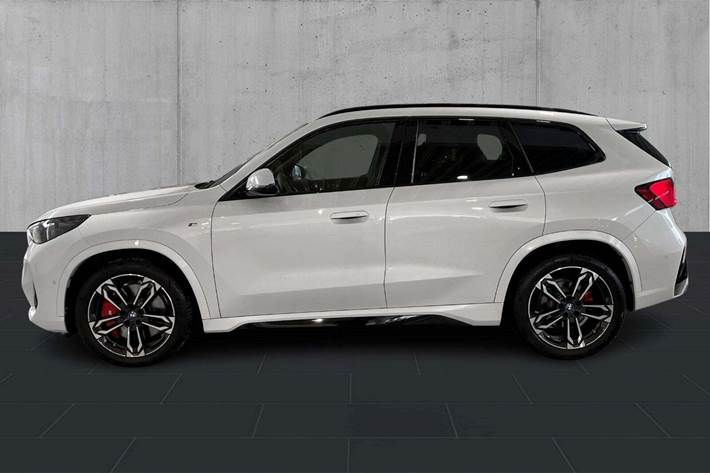 Hvid BMW iX1 fra 2025