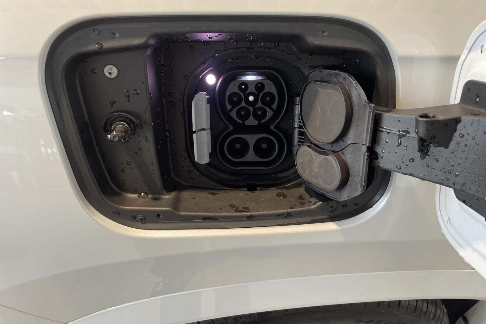 Hvid BMW iX1 fra 2025