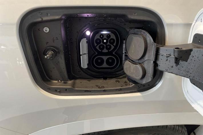 Hvid BMW iX1 fra 2025