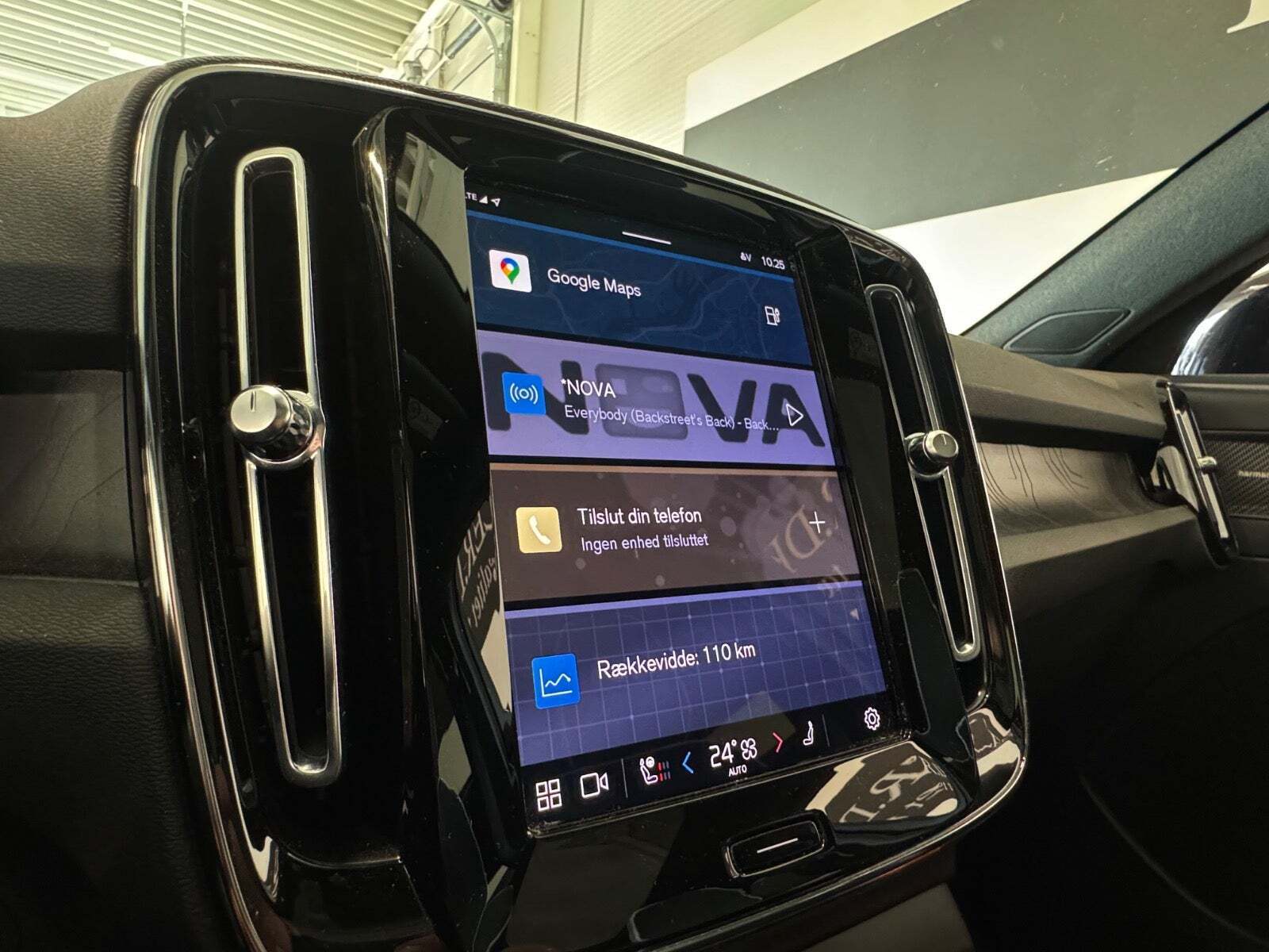 Sort Volvo C40 fra 2023