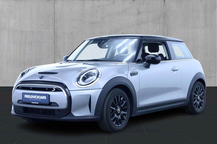 Sølv Mini Cooper SE fra 2023 set udefra