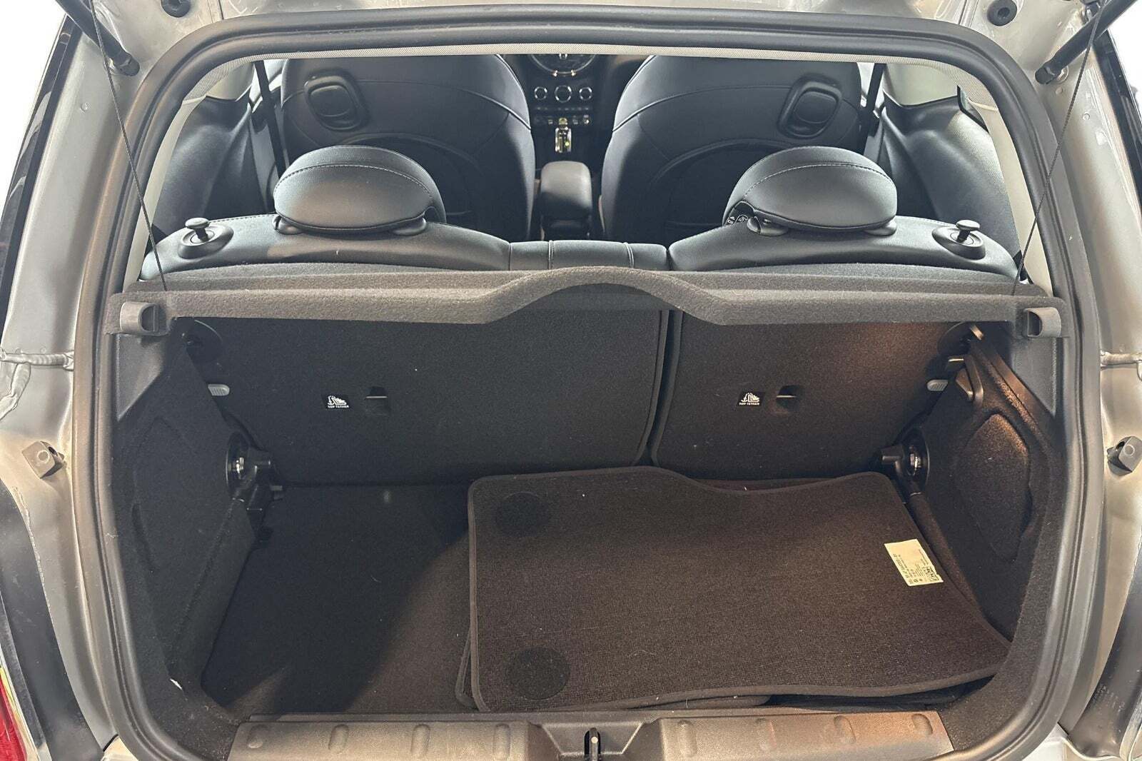 Sølv Mini Cooper SE fra 2023