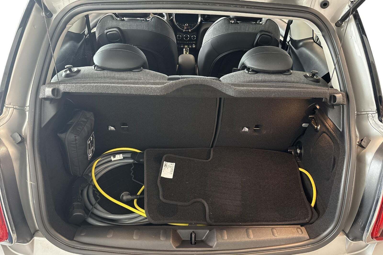 Sølv Mini Cooper SE fra 2023