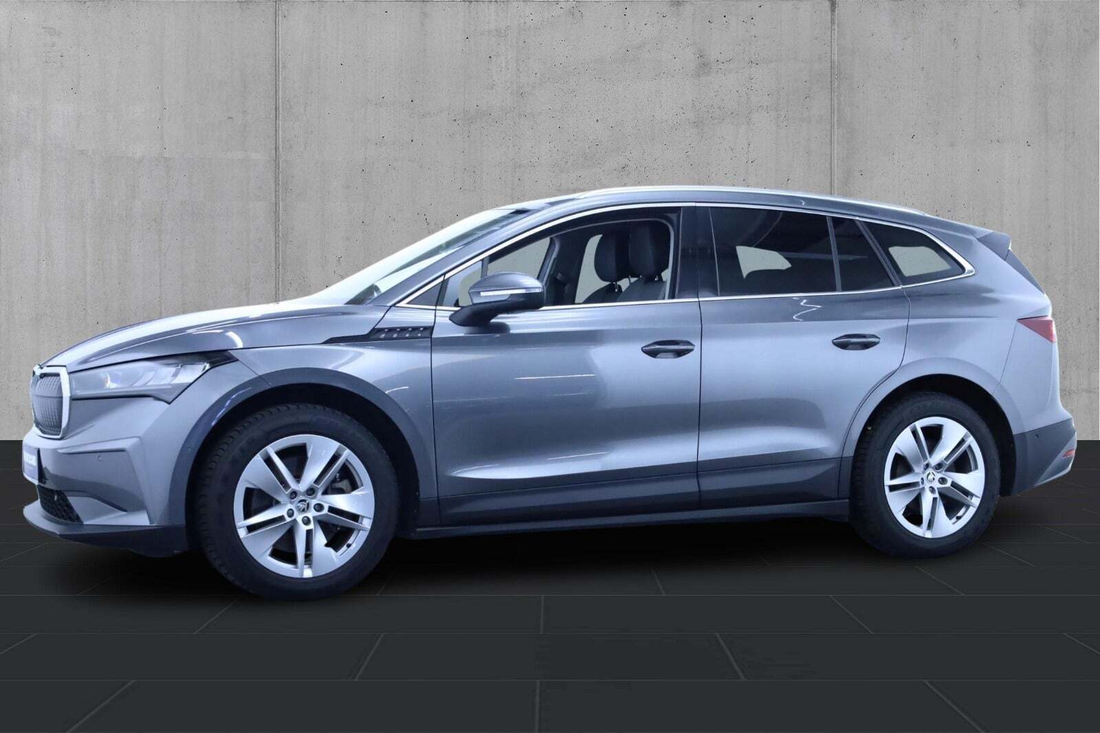 Grå Skoda Enyaq fra 2022