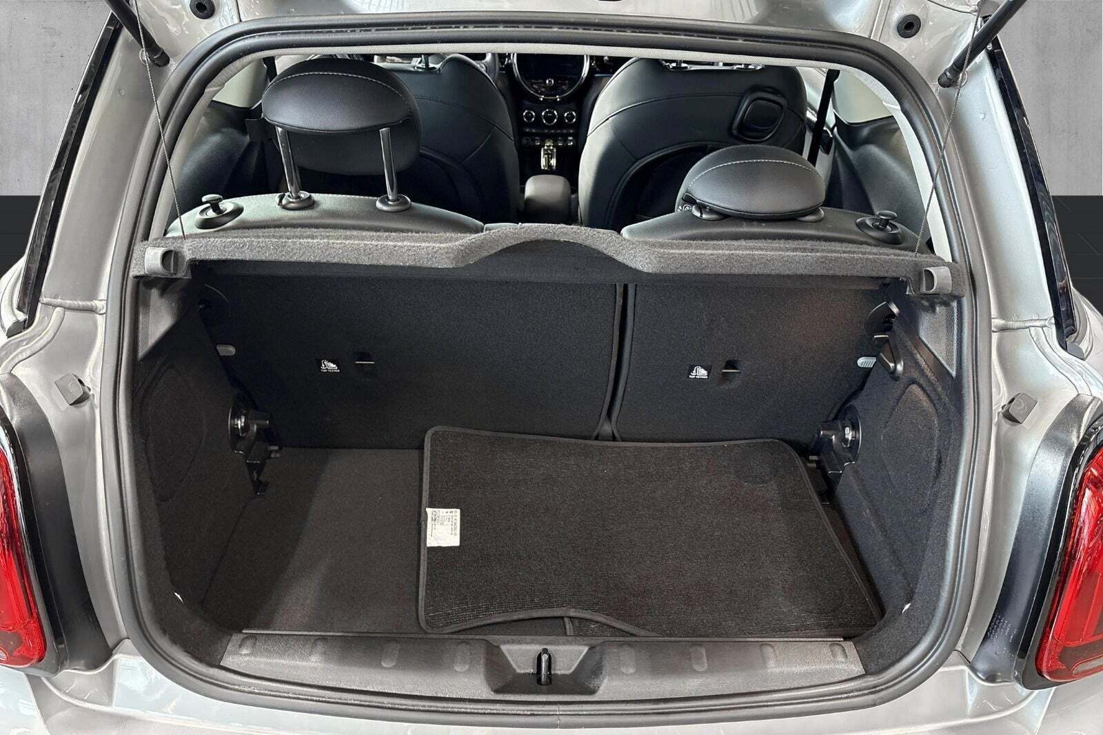 Sølv Mini Cooper SE fra 2023