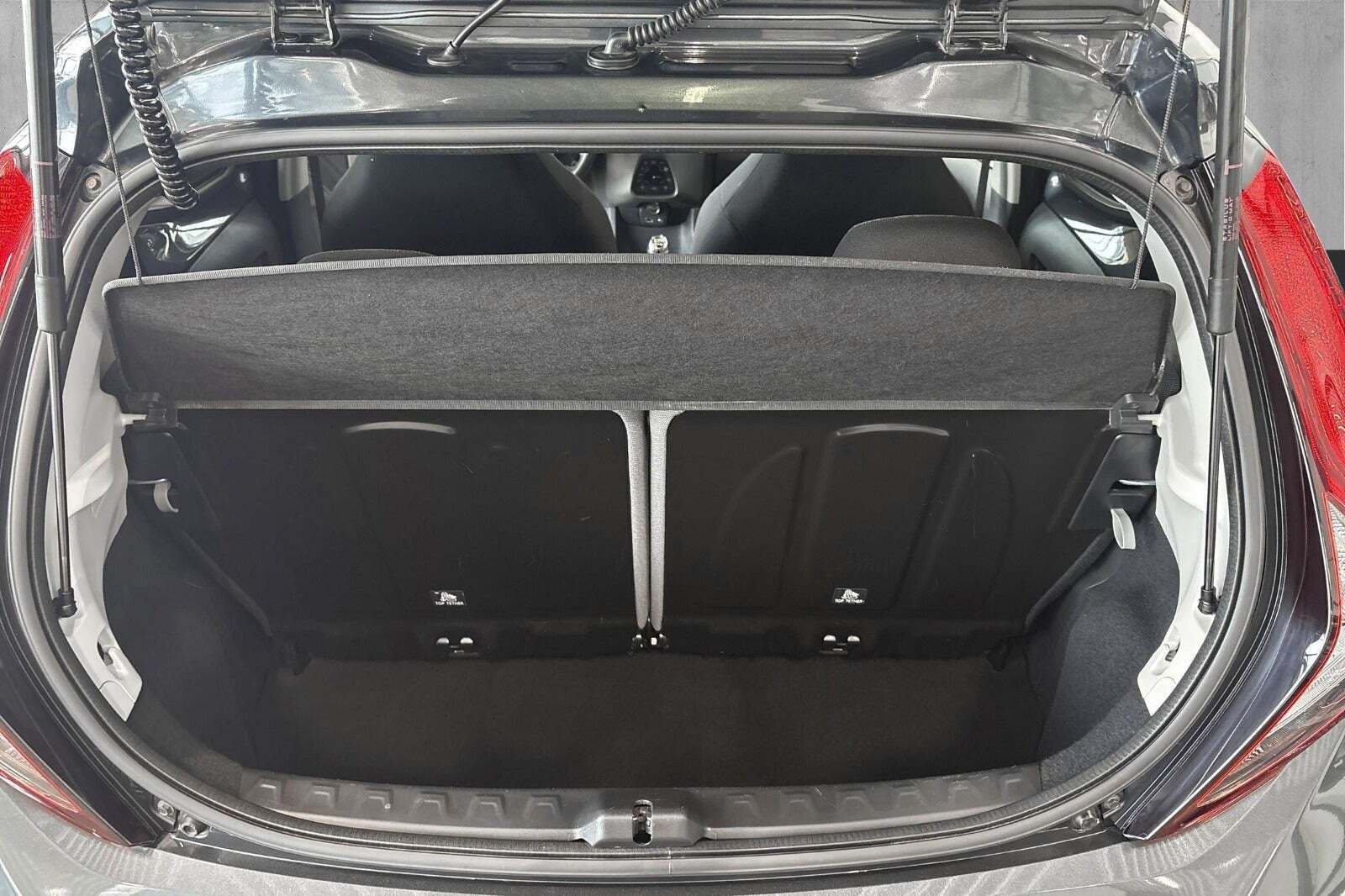 Grå Toyota Aygo fra 2021