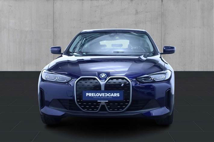 Blå BMW i4 fra 2023