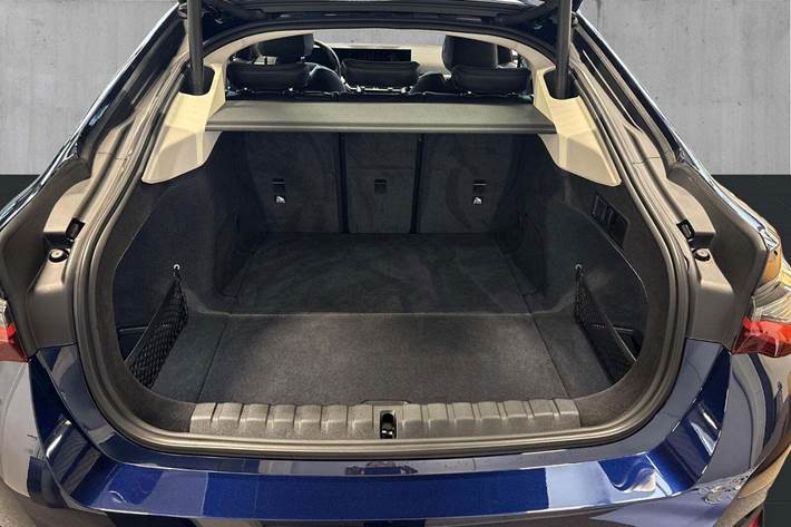 Blå BMW i4 fra 2023