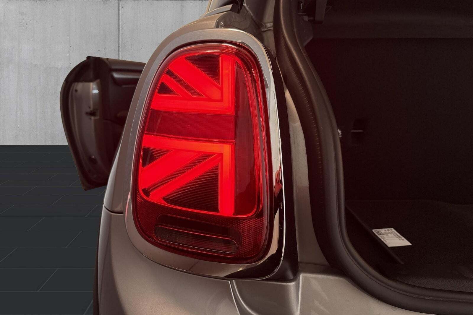 Sølv Mini Cooper SE fra 2023