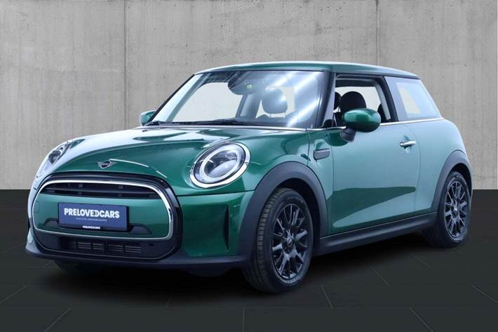 Grøn Mini Cooper fra 2024 set udefra