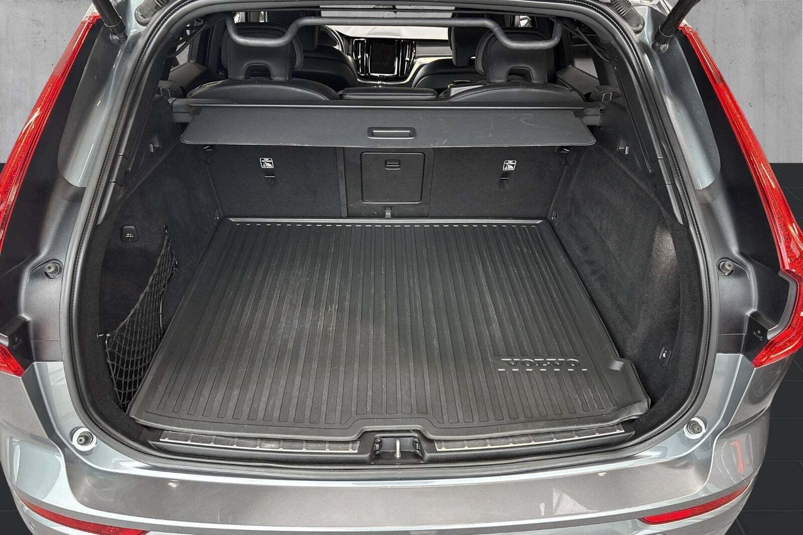 Grå Volvo XC60 fra 2020