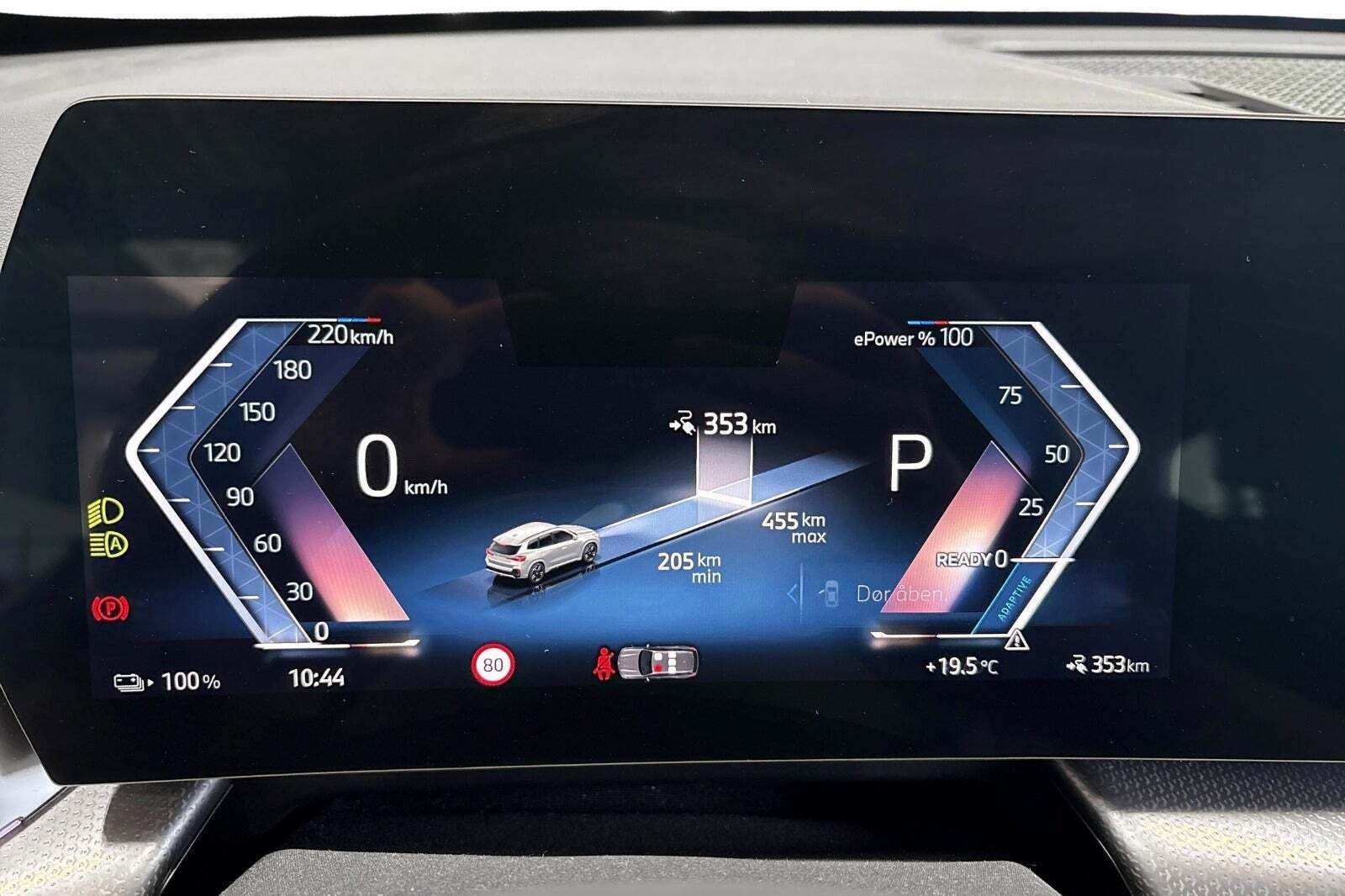 Orange BMW iX1 fra 2025