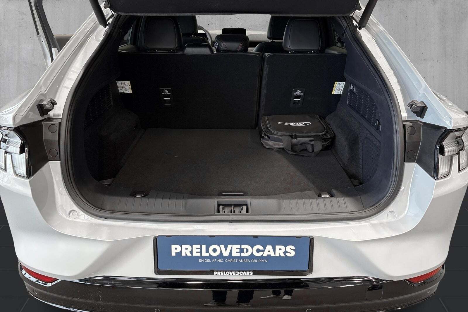 Hvid Ford Mustang Mach-E fra 2023