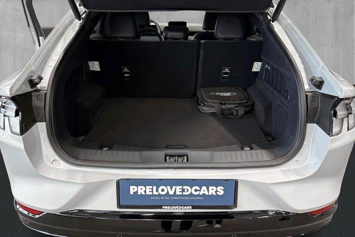 Hvid Ford Mustang Mach-E fra 2023