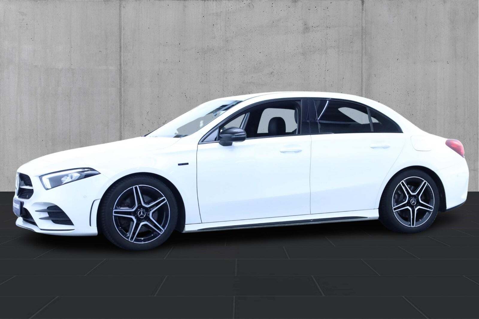 Hvid Mercedes A250 e fra 2020