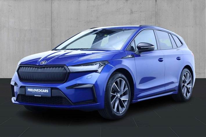 Blå Skoda Enyaq fra 2022 set udefra