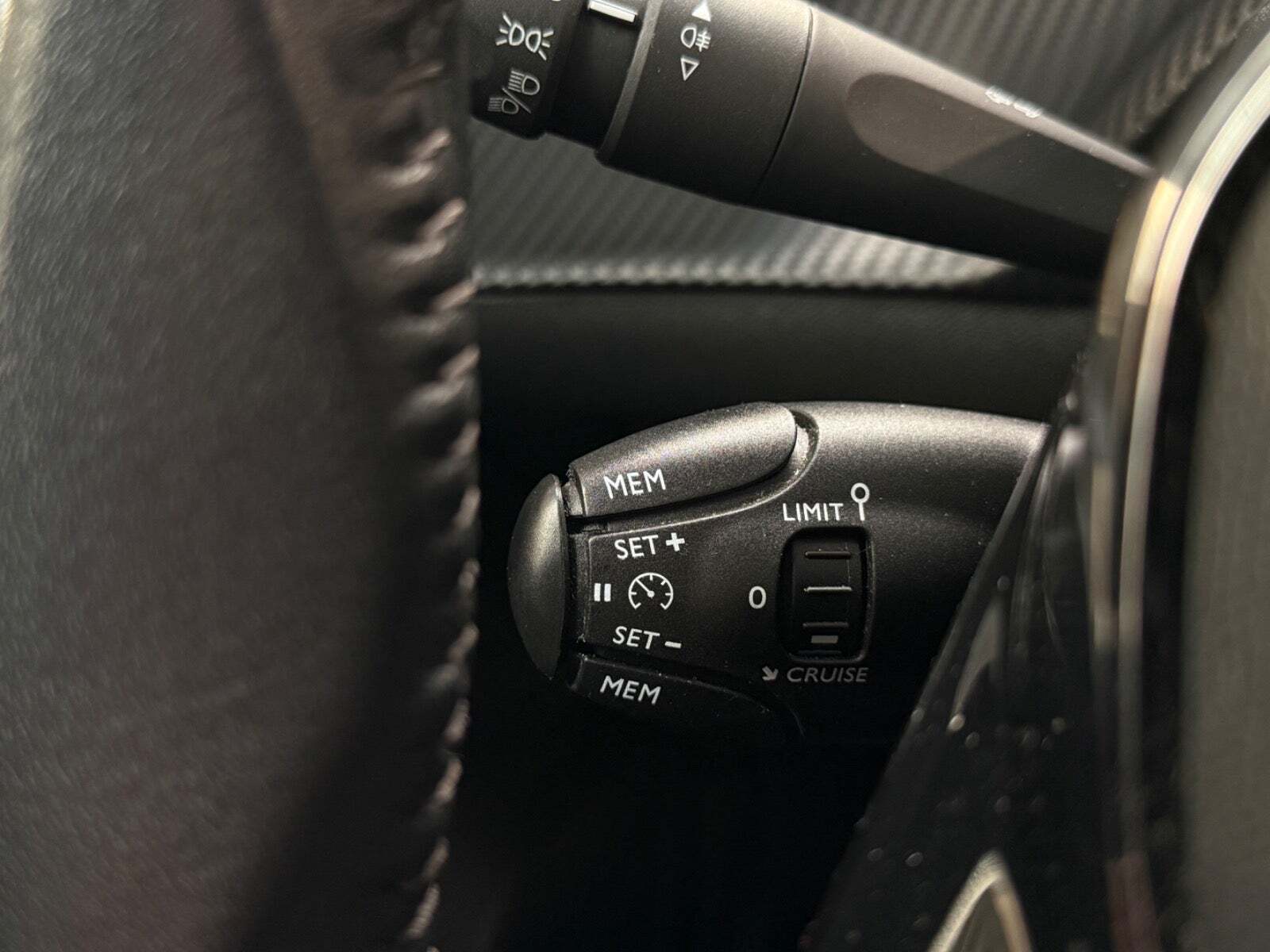 Sølv Peugeot e-208 fra 2021