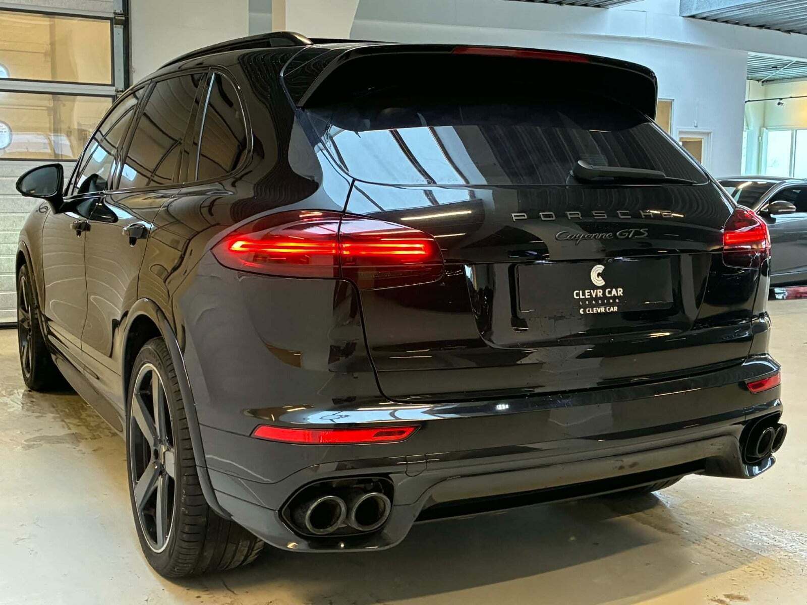 Sort Porsche Cayenne GTS fra 2016