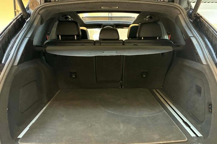 Sort Porsche Cayenne GTS fra 2016