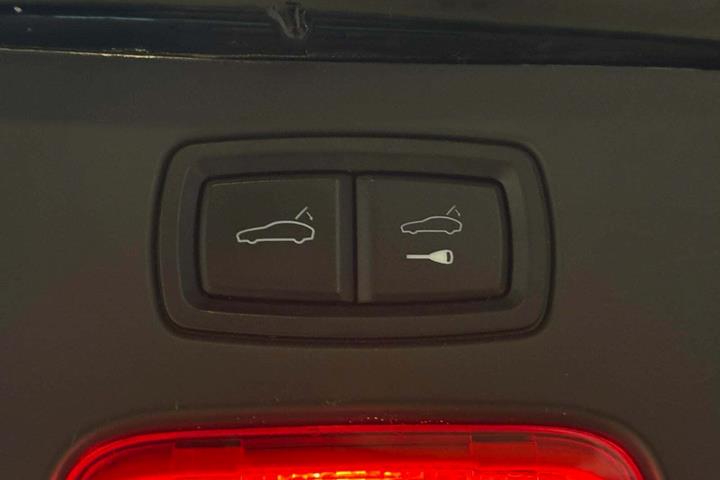 Sort Porsche Cayenne GTS fra 2016