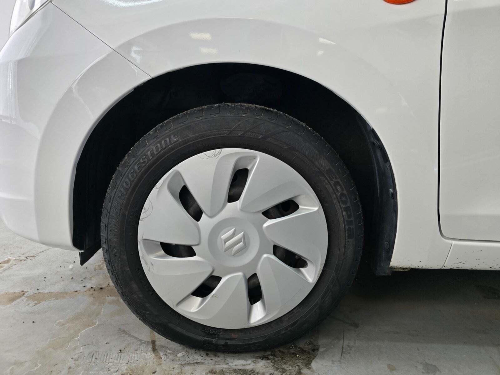 Hvid Suzuki Celerio fra 2015