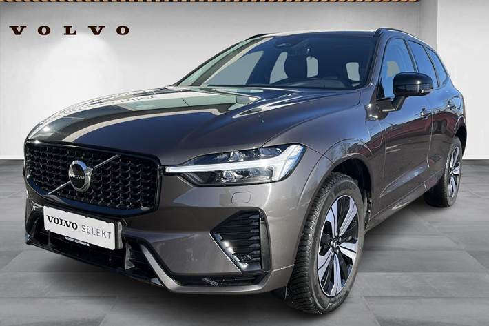 Grå Volvo XC60 fra 2023 set udefra