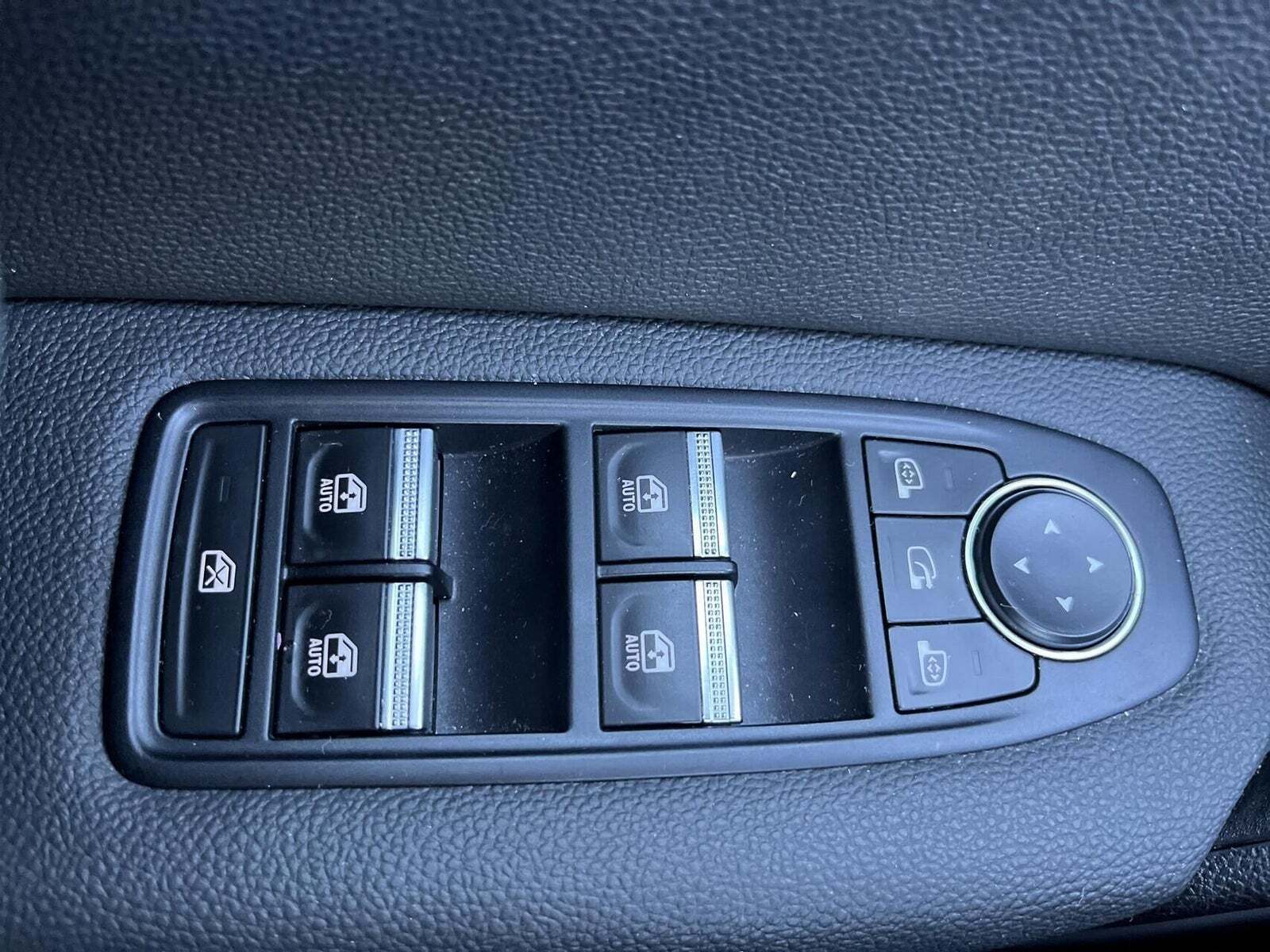 Blå Renault Captur fra 2020