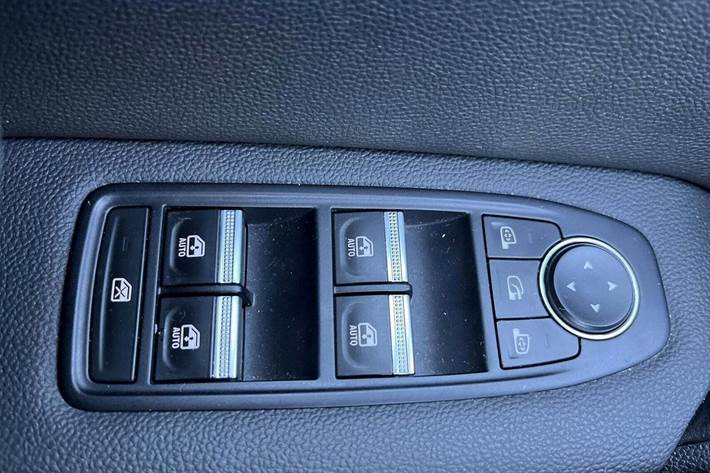 Blå Renault Captur fra 2020