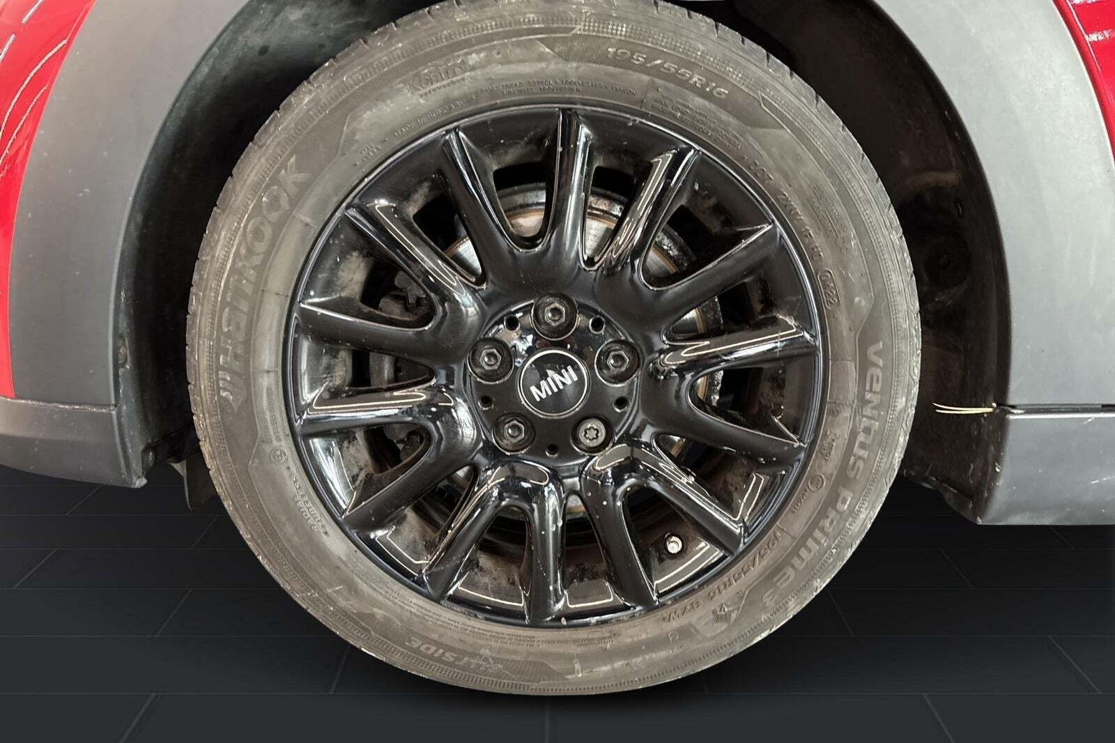 Rød Mini Cooper fra 2022