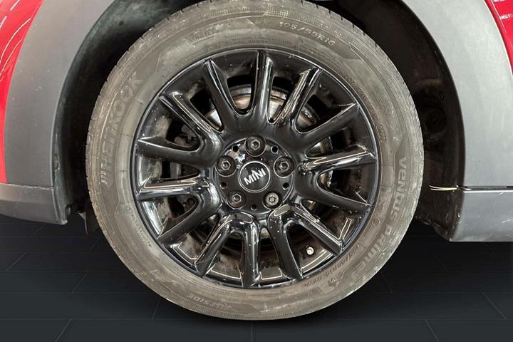 Rød Mini Cooper fra 2022