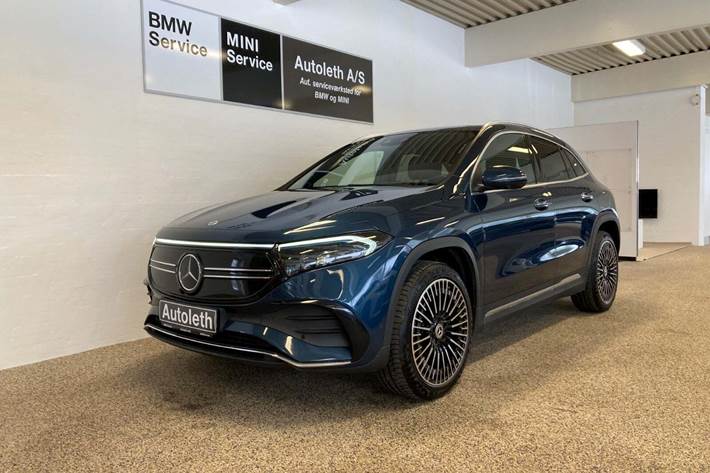 Blå Mercedes EQA250 fra 2021 set udefra