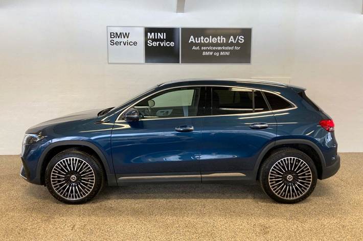 Blå Mercedes EQA250 fra 2021