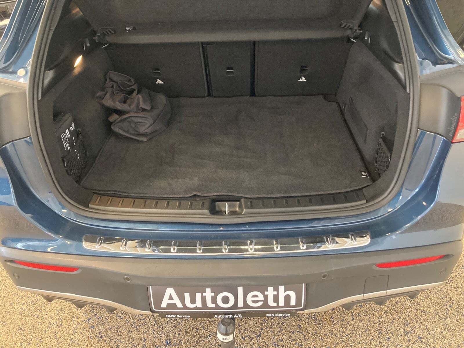 Blå Mercedes EQA250 fra 2021