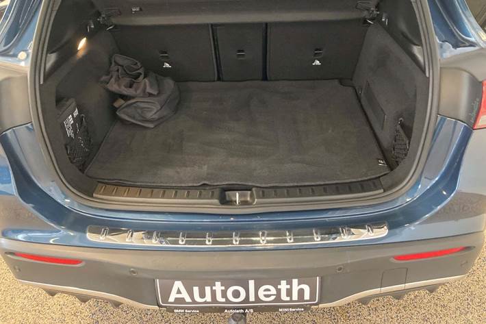 Blå Mercedes EQA250 fra 2021