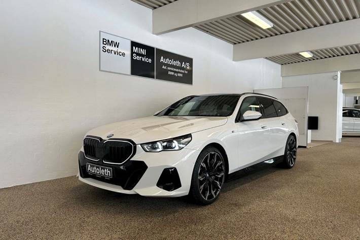 Hvid BMW i5 fra 2024 set udefra