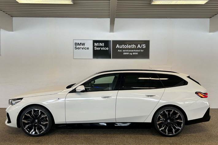 Hvid BMW i5 fra 2024