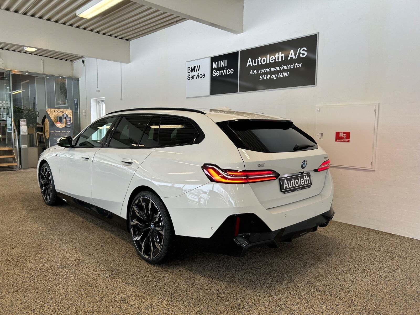 Hvid BMW i5 fra 2024