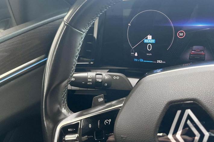 Grå Renault Megane E-Tech fra 2022