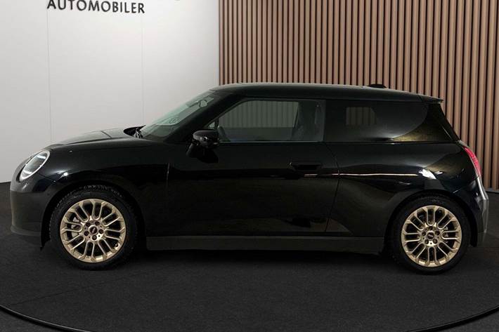 Sort Mini Cooper E fra 2025