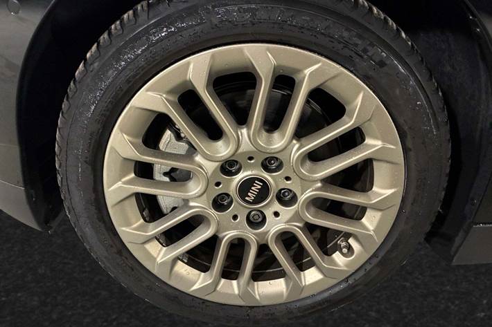 Sort Mini Cooper E fra 2025