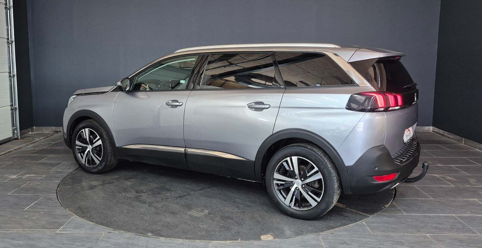 Peugeot 5008 1,2 e-THP 130 Allure EAT6 7prs