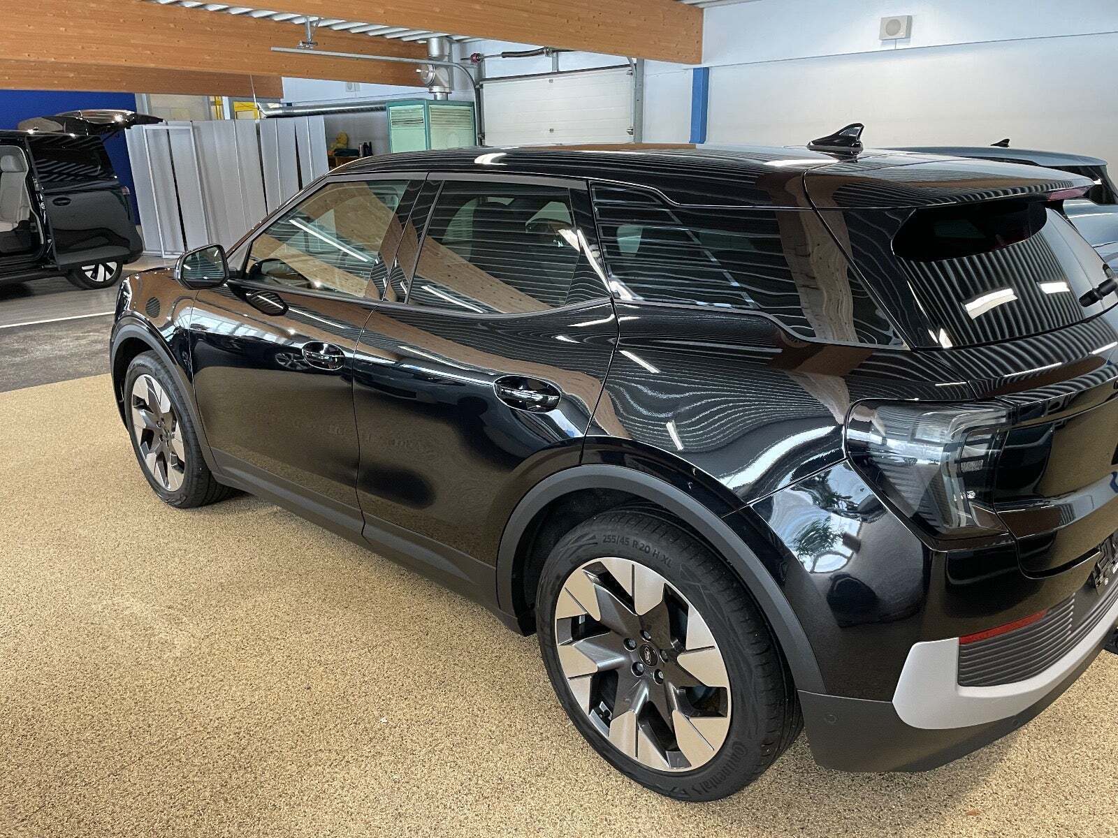 Ford Explorer 77 Premium Extended Range