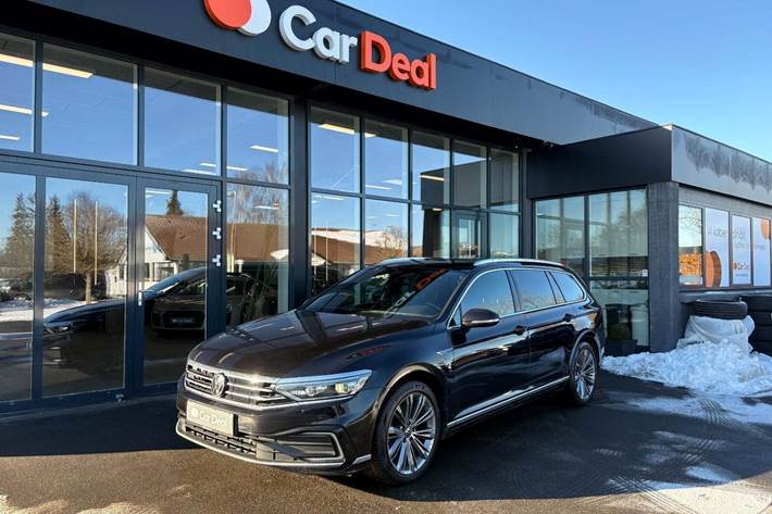 Sort VW Passat fra 2021