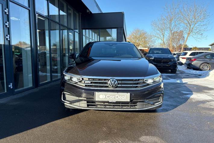 Sort VW Passat fra 2021