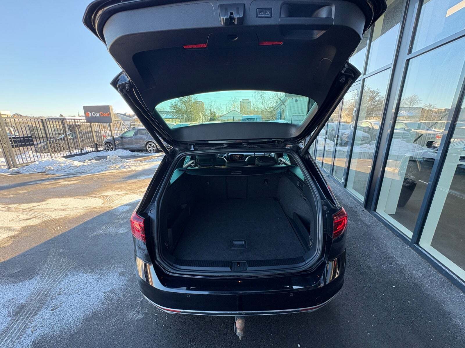 Sort VW Passat fra 2021