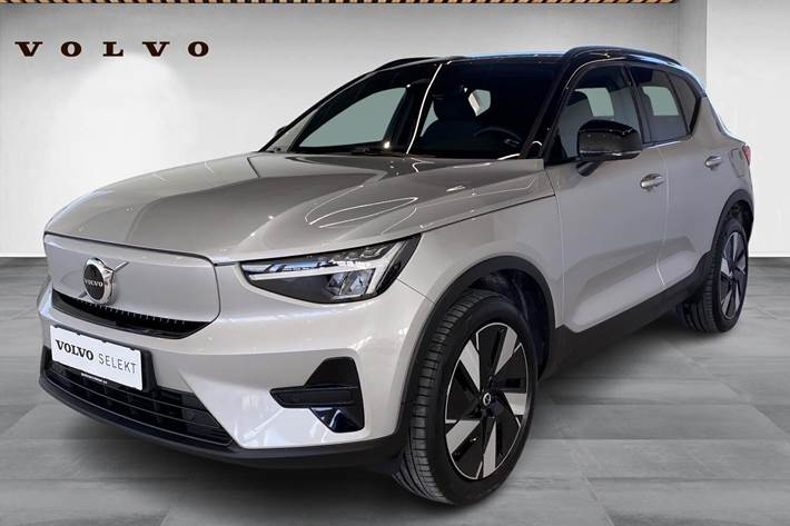 Sølv Volvo EX40 fra 2024 set udefra